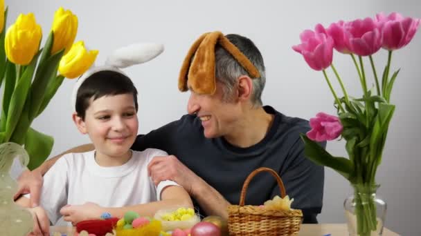 Funny Video Happy Easter Family Dad Smiles His Son Happy — Wideo stockowe