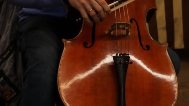 Homem Toca Violino Tiro Médio Tiro — Vídeo de Stock