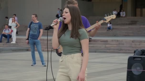 Girl Sings Street Concert Street — Stock Video