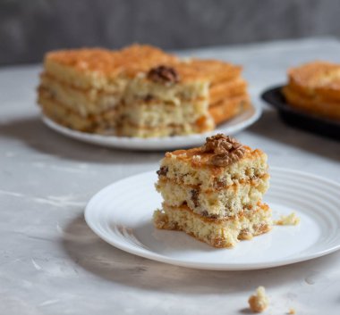 Taze pasta ve lezzetli hamur işleri. Çocuk oyuncağı. Lezzetli tatlı. Güzel pastalar. Ev pastası.
