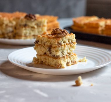 Taze pasta ve lezzetli hamur işleri. Çocuk oyuncağı. Lezzetli tatlı. Uzayı kopyala Ev pastası. Boşluğu kopyala