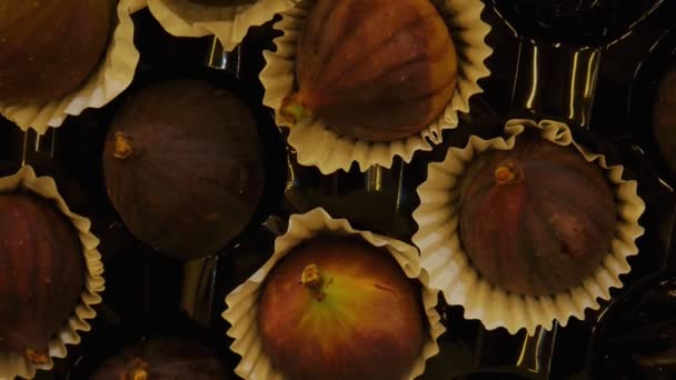 Gros plan - figues. Des figues fraîches. Figures dans le magasin. vente — Video