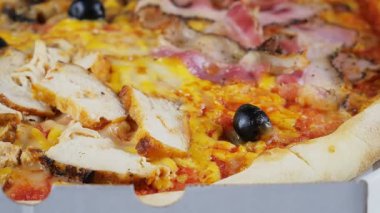 Eriyen Pizza Yakın plan