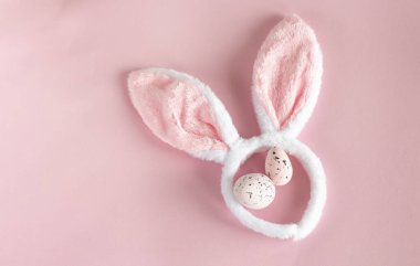 Tavşan Kulağı Pembe Pastel Arkaplanda, Paskalya Tatili Şablonu