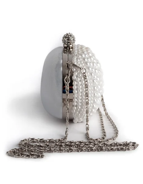 A lánc gyöngyökkel díszített táskák. — Stock Fotó