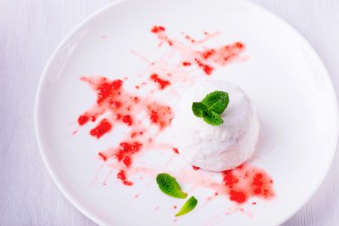 peynir tatlı çilek reçeli ile