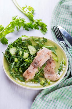 Yayın balığı fileto Roka Salatası ile buğulama 