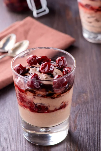 Chocolate mousse dessert with cherries — Stock Photo, Image