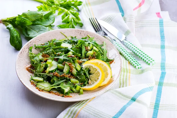 Green salad with onions, celery,ruccola, spinach and mustard sau — Stock Photo, Image