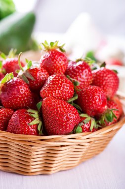 Taze çilek hasat sepet