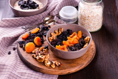 Yulaf ezmesi kuru üzüm, Kuru Kayısı, Erik