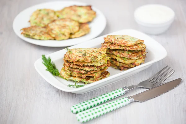 Crêpes vertes aux courgettes et herbes — Photo