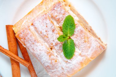 dilim elma strudel çay