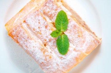 dilim elma strudel plaka