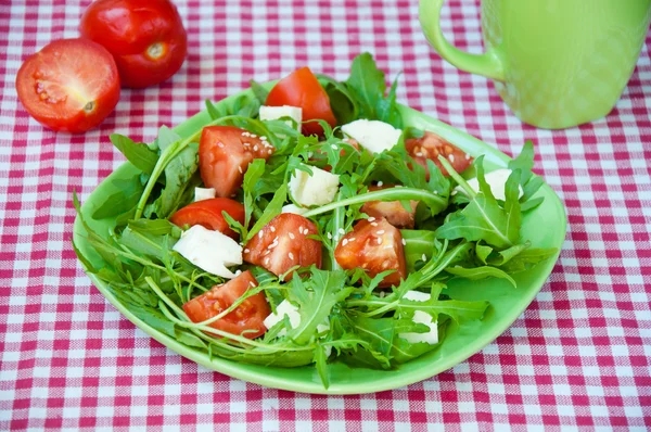 Greece salad with mozzarella, ruccola and tomatoes — Stock Photo, Image