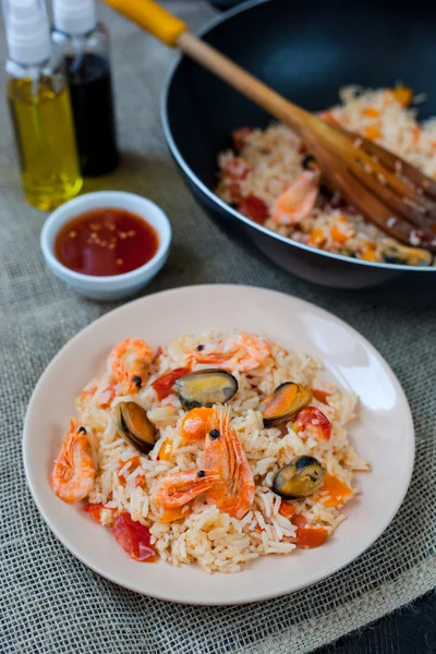 Spanish dish paella with seafood, shrimps in pan — Stock Photo, Image