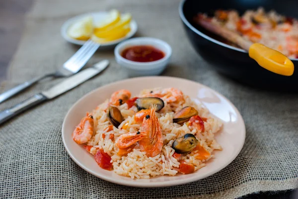 Spanish dish paella with seafood, shrimps in pan — Stock Photo, Image