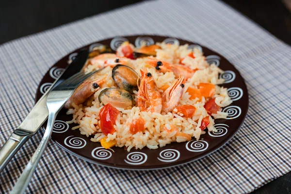 Thailand's dish, stir-fried rice with shrimp and mussel — Stock Photo, Image