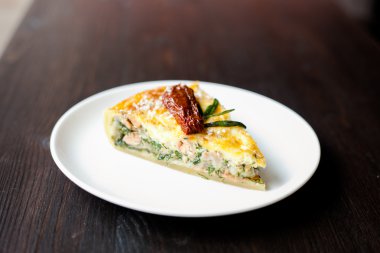 quiche somon ve kurutulmuş domates ile