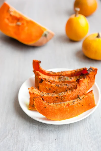 Rodajas de calabaza recién horneadas y jugosas — Foto de Stock