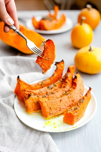 Rodajas de calabaza recién horneadas y jugosas — Foto de Stock