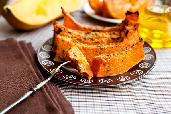 Freshly baked and juicy slices of pumpkin — Stock Photo, Image