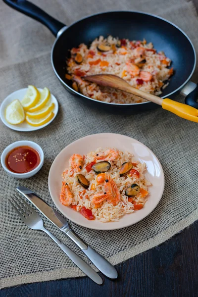 Spanish dish paella with seafood, shrimps in pan — Stock Photo, Image