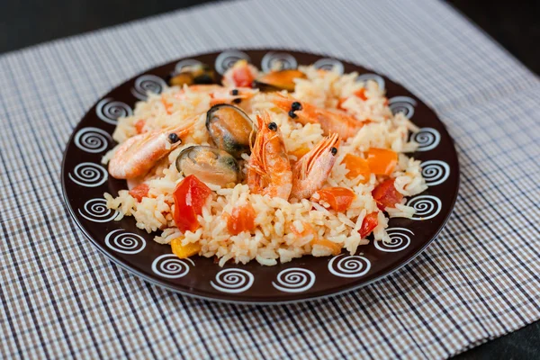 Plato de Tailandia, arroz frito con camarones y mejillón — Foto de Stock