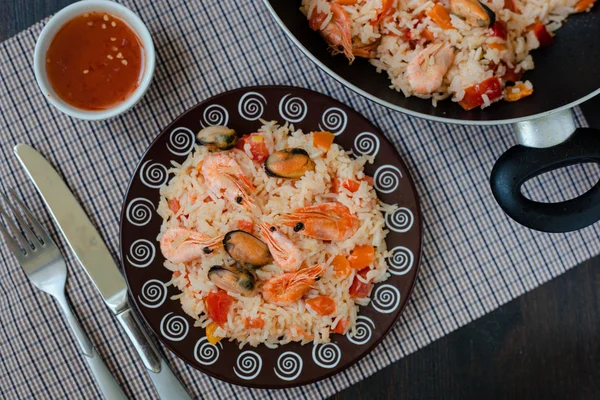 Thailand's dish, stir-fried rice with shrimp and mussel — Stock Photo, Image