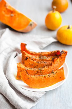 taze pişmiş ve sulu kabak dilimleri