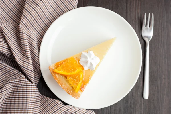 Cheesecake Dessert decorated with oranges and meringue — Stock Photo, Image