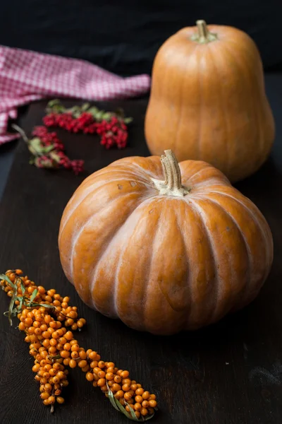 Large pumpkins on a wooden table, decor — Stock Photo, Image