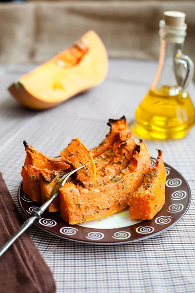 Freshly baked and juicy slices of pumpkin — Stock Photo, Image