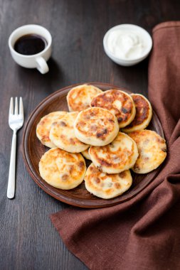 Kahve ile lezzetli ev yapımı peynir gözleme