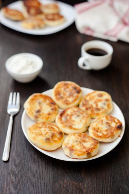 Kahve ile lezzetli ev yapımı peynir gözleme