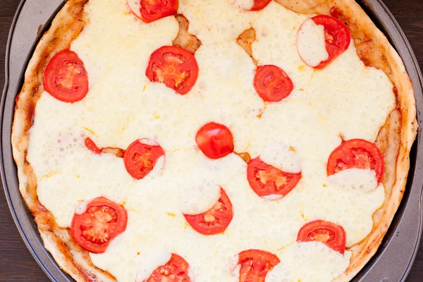 モッツァレラチーズとトマト、イタリアのピザ マルガリータ — ストック写真