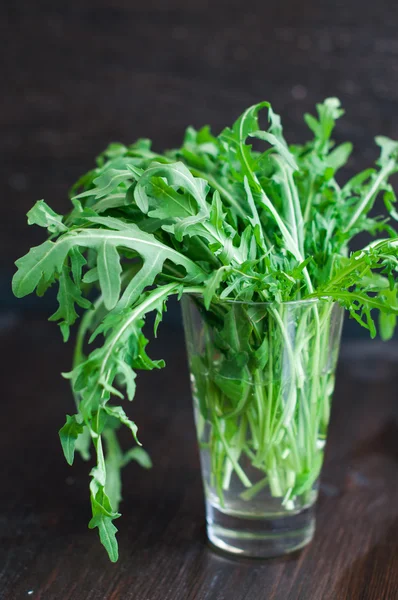 Fresh ruccola leaves on the wooden background — Stock Photo, Image