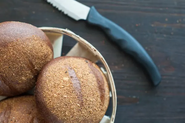 Round loaf of homemade brown wheat bread — Stock Photo, Image