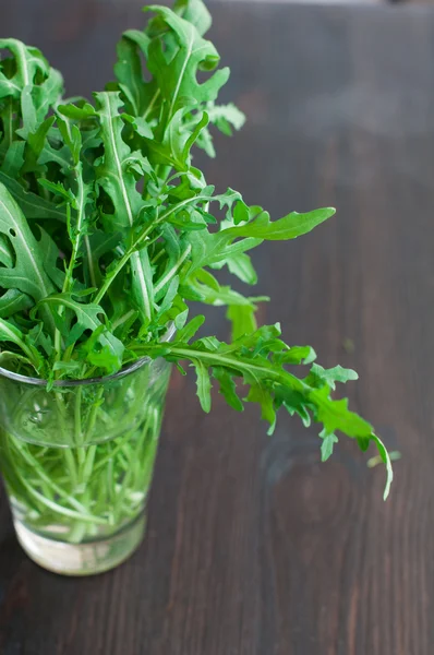Fresh ruccola leaves on the wooden background — Stock Photo, Image