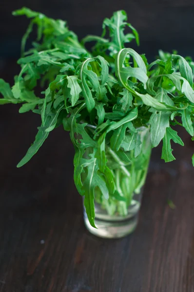 Fresh ruccola leaves on the wooden background — Stock Photo, Image