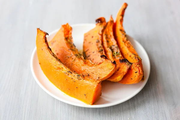 Rodajas de calabaza recién horneadas y jugosas — Foto de Stock