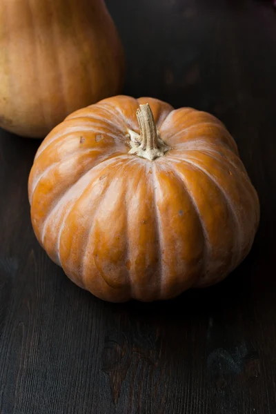 Large pumpkins on a wooden table, decor — Stock Photo, Image