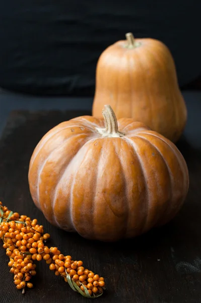 Large pumpkins on a wooden table, decor — Stock Photo, Image