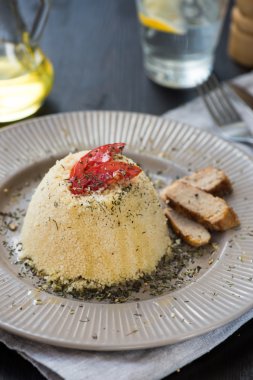 Dolmalık biber ile yapılan lezzetli ev yapımı vejetaryen kuskus