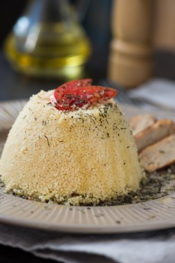 Dolmalık biber ile yapılan lezzetli ev yapımı vejetaryen kuskus