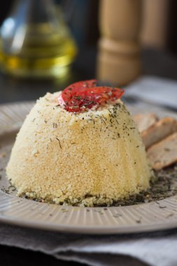 Dolmalık biber ile yapılan lezzetli ev yapımı vejetaryen kuskus