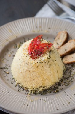 Dolmalık biber ile yapılan lezzetli ev yapımı vejetaryen kuskus