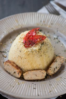 Dolmalık biber ile yapılan lezzetli ev yapımı vejetaryen kuskus