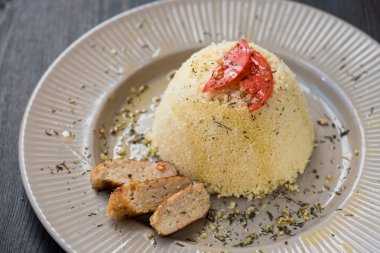 Dolmalık biber ile yapılan lezzetli ev yapımı vejetaryen kuskus