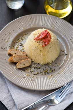 Dolmalık biber ile yapılan lezzetli ev yapımı vejetaryen kuskus